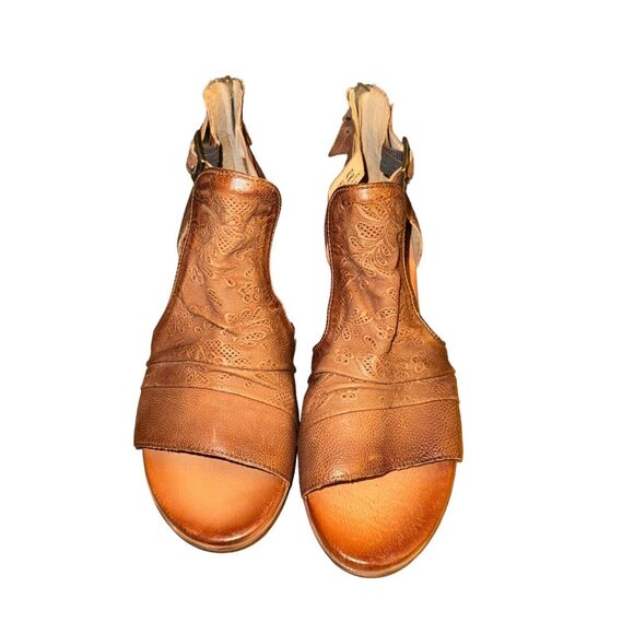 Miz Mooz Corra Sandals Women's 9.5 Tan Leather Zipper Buckle Open Toe Floral - Picture 3 of 11